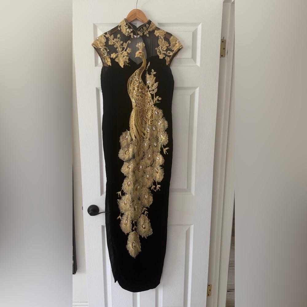 Black valet and Gold Peacock national style new
Chinese style cheongsam improved